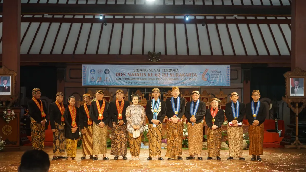 VISIONER: ISI Surakarta mengukuhan guru besar dalam bidang Estetika Pedalangan,bersamaan dalam perayaan Dies Natalis ISI Surakarta ke-62, Rabu (15/7/2026). (DOK. ISI SURAKARTA)