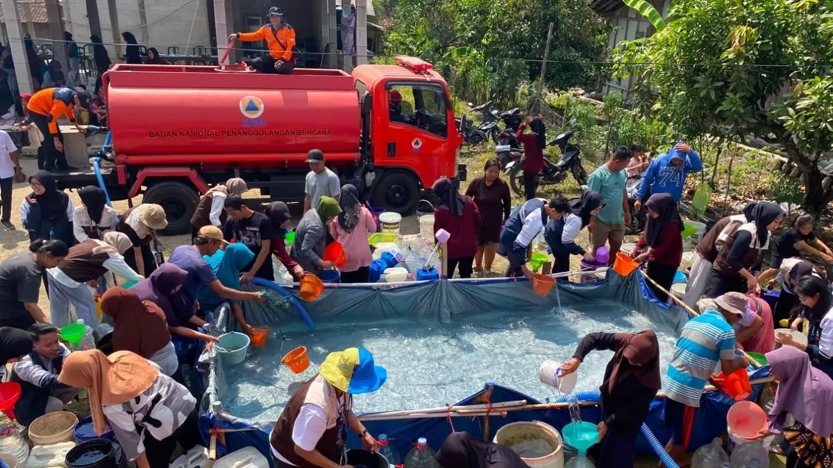 Dropping air bersih menyasar sejumlah titik di Boyolali Utara. Yakni di Desa Bengle, Kecamatan Wonosamodro, dan Desa Guwo, Kecamatan Wonosegoro, Rabu (15/7/2026). (DOK.BPBD BOYOLALI)
