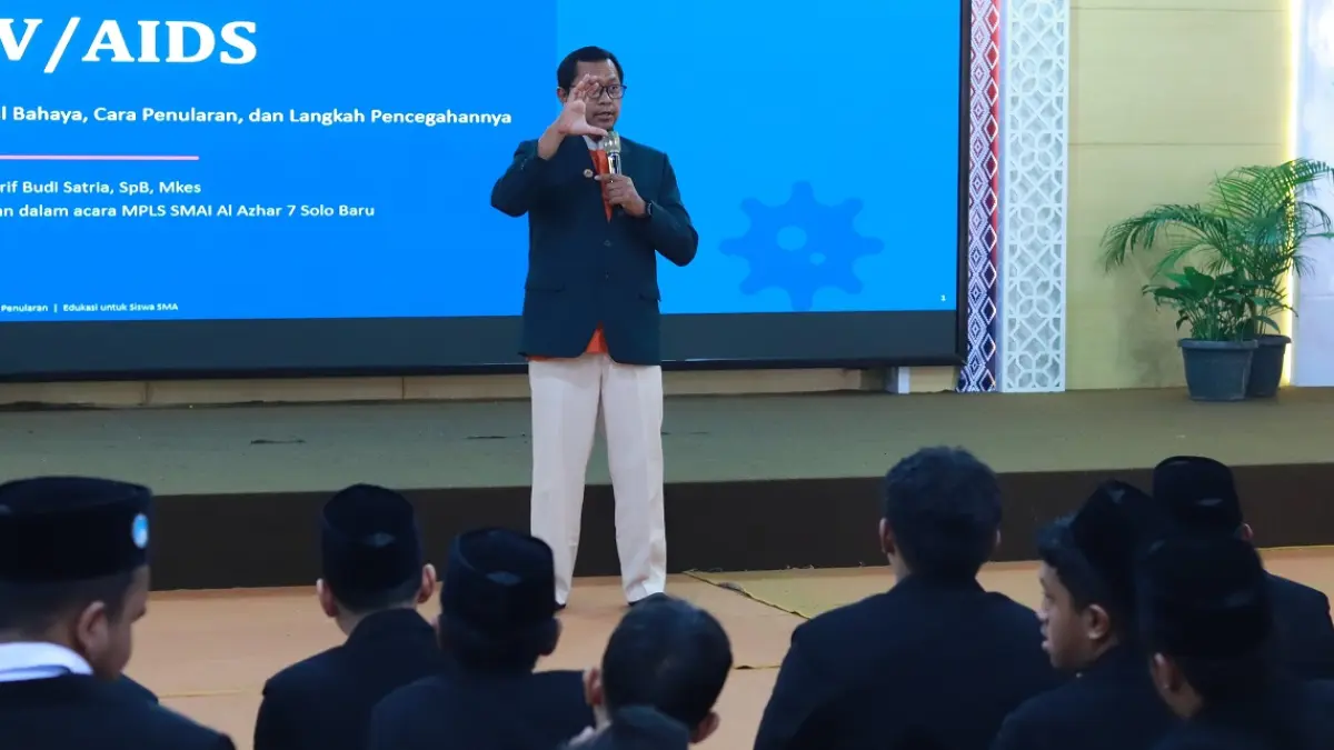 Edukasi pencegahan penyalahgunaan narkoba dan HIV/AIDS dalam rangkaian Masa Pengenalan Lingkungan Sekolah tahun ajaran 2026/2027 di SMA Islam Al Azhar 7 Solo Baru, Rabu (15/7/2026).