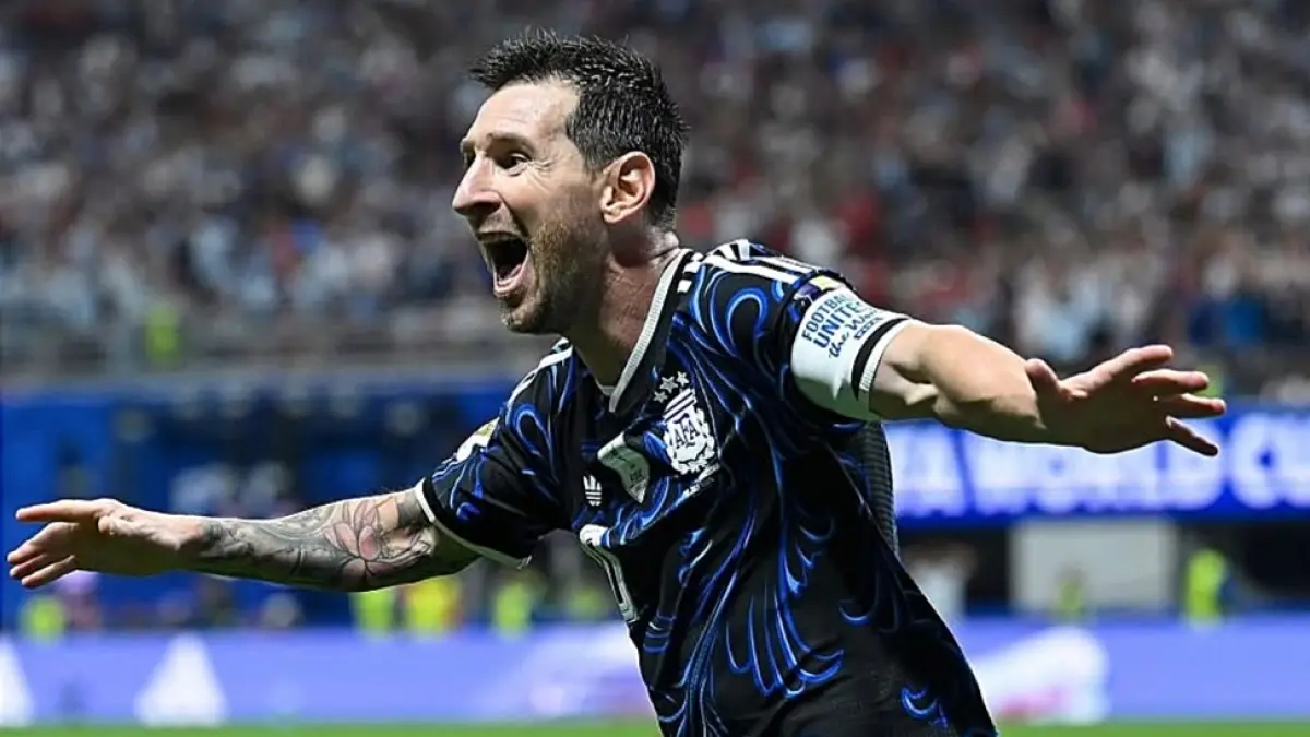 Lionel Messi merayakan assist-nya ke gawang Inggris di semifinal Piala Dunia 2026 (INSTAGRAM: @afaseleccionen) 
