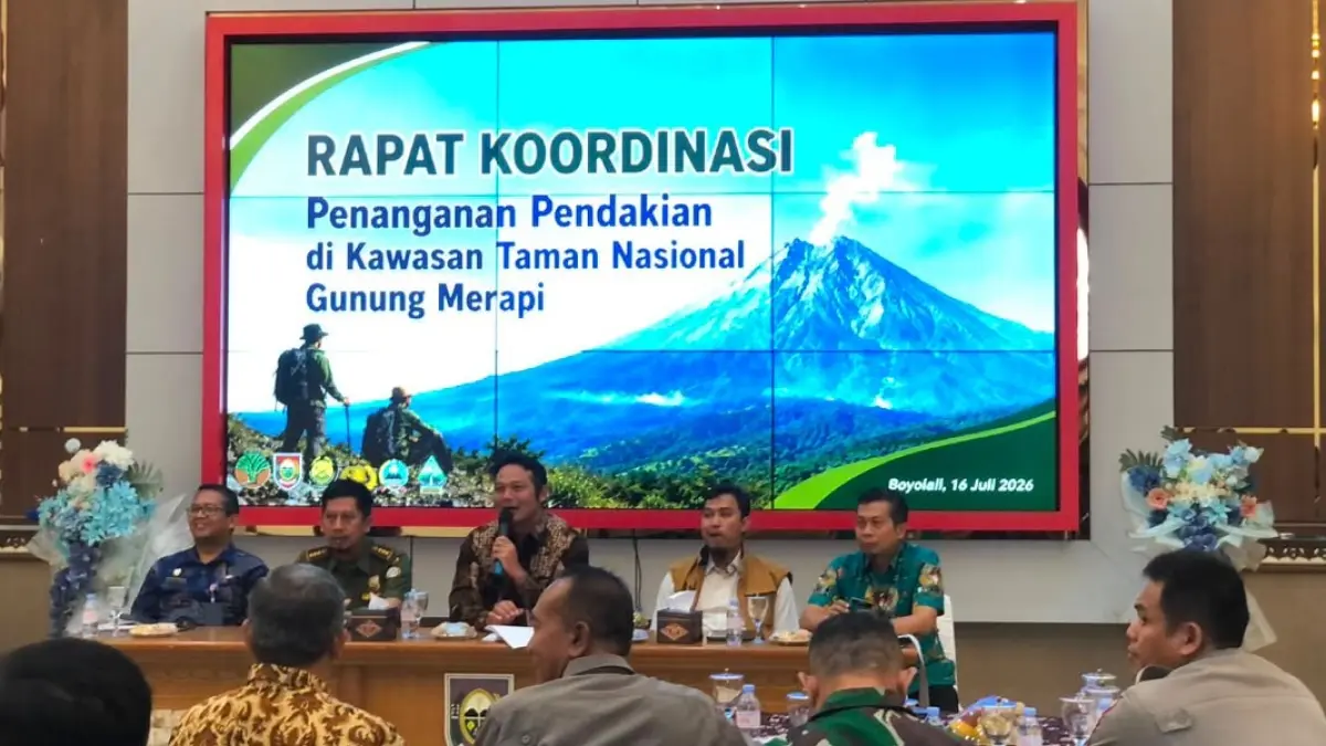 Rakor bahas penanganan aktivitas pendakian di kawasan Taman Nasional Gunung Merapi di Pemkab Boyolali, Kamis (16/7/2026). (ABDUL KHOFID/RADAR SOLO)