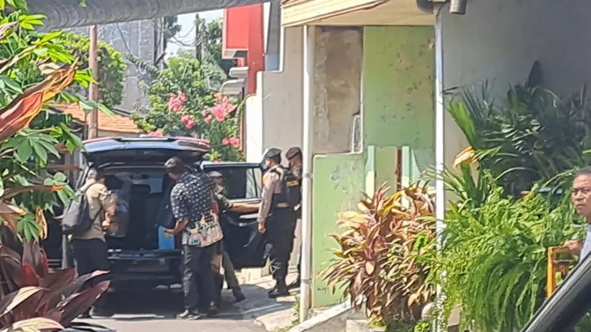 Rumah di Jagalan, Solo yang disebut sebagai safe house digeledah tim penyidik KPK dalam kasus dugaan korupsi Etik Suryani, Bupati Sukoharjo nonaktif, Kamis (16/7/2026). (ANTONIUS CHRISTIAN/RADAR SOLO)