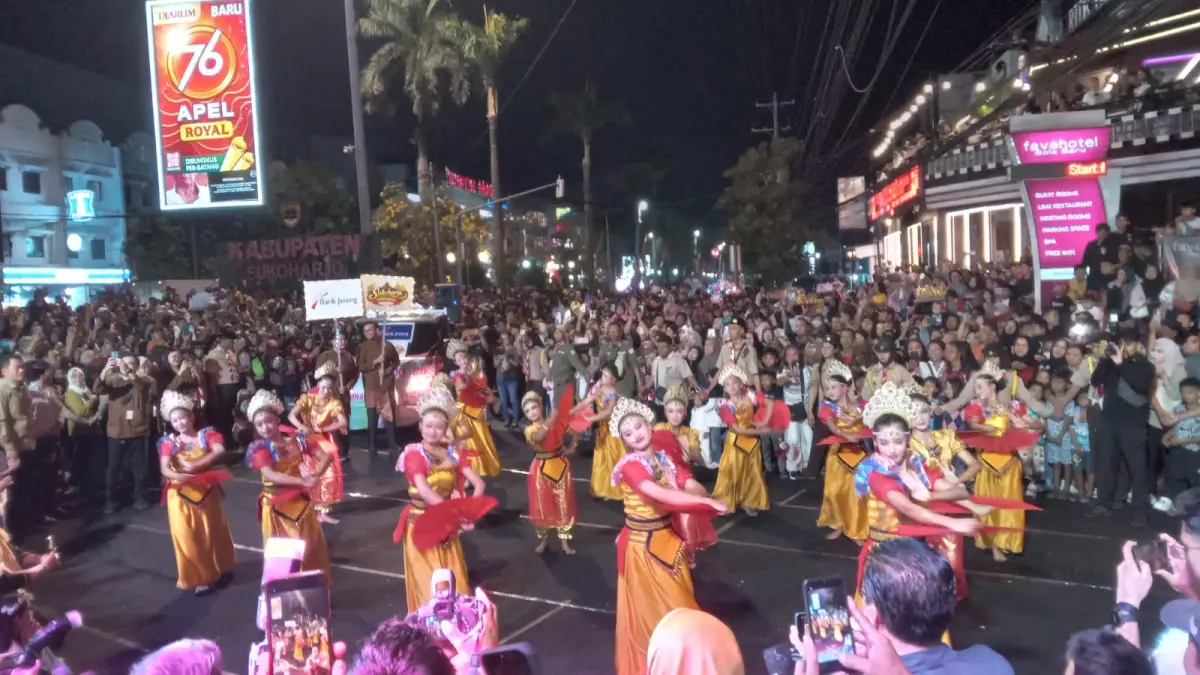Kemeriahan Sukoharjo Night Carnival di kawasan Solo Baru, Grogol, Kamis malam (16/7).