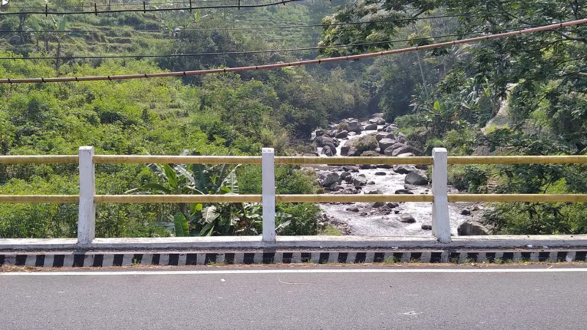 Salah Satu Jembatan yang Dilintasi Kali Samin. (https://sijean.dpubinmarcipka.jatengprov.go.id/)