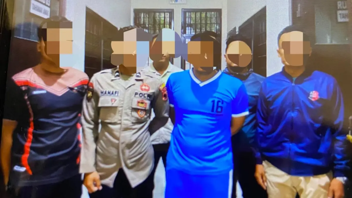 Bripka E, oknum anggota Polres Wonogiri yang menjadi tersangka kasus pencabulan mengenakan baju tahanan. (ISTIMEWA)