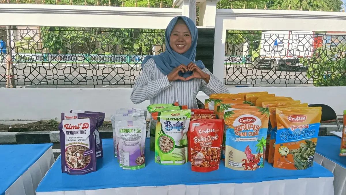 Rosyidah mulai merintis usaha olahan hasil laut dengan merek C’milzea. (DOK.BRI)