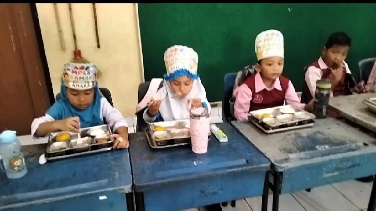 Siswa salah satu SDN di Sragen mengikuti MPLS. (Ahmad Khairudin/Radar Solo)