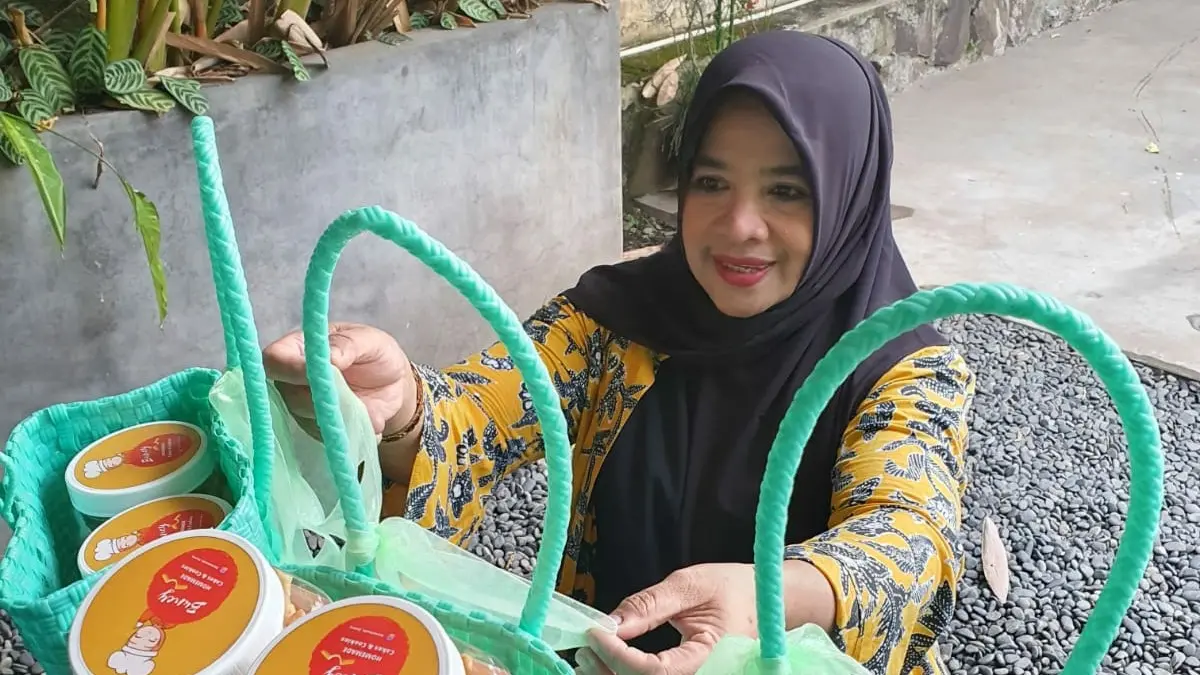 Usaha rumahan milik Lucy Emilda di Cimahai, Jawa Baratdirintis pada 2020 ketika situasi pandemi. Usaha tersebut menjadi penopang ekonomi keluarga. (DOK.BRI)