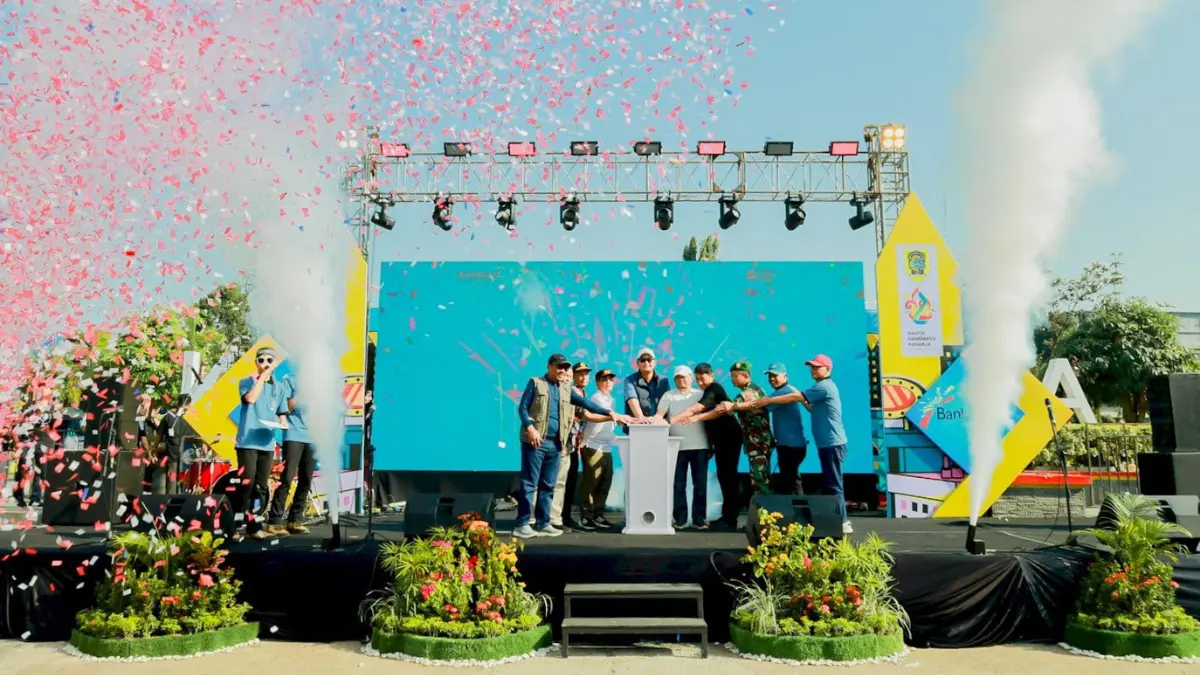 Bupati Klaten Hamenang Wajar Ismoyo bersama jajaran Forkopimda Klaten resmi membuka Klaten Fair 2026 di Alun-alun Klaten, Minggu (19/7/2026). (Dokumentasi Bagian Prokopim Setda Klaten)
