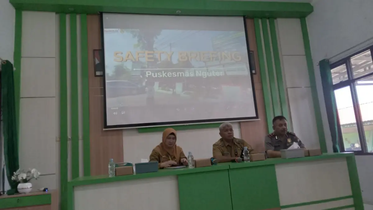 Forum konsultasi publik (FKP) bersama masyarakat di Puskesmas Nguter, Sukoharjo, Senin (20/7). (IWAN KAWUL/RADAR SOLO)