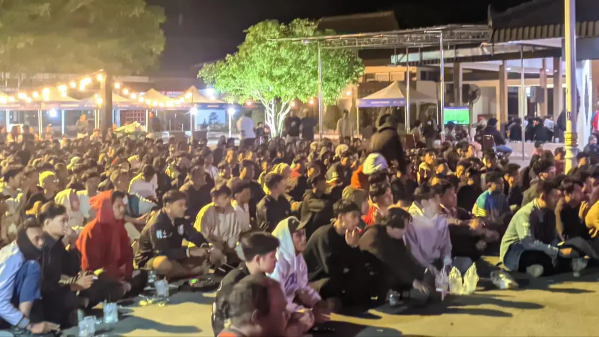 Kegiatan nonton bareng (nobar) yang digelar oleh Pemkab Wonogiri, Senin (20/7/2026) dini hari.&nbsp;(IWAN ADI/RADAR SOLO) 
