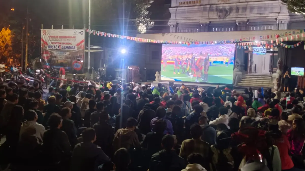 Komdigi RI bekerja sama dengan TVRI menggelar Nobar Bola Gembira Final Piala Dunia di halaman Monumen Pers Nasional, Solo, Senin (20/7/2026) dini hari. (ISTIMEWA) 