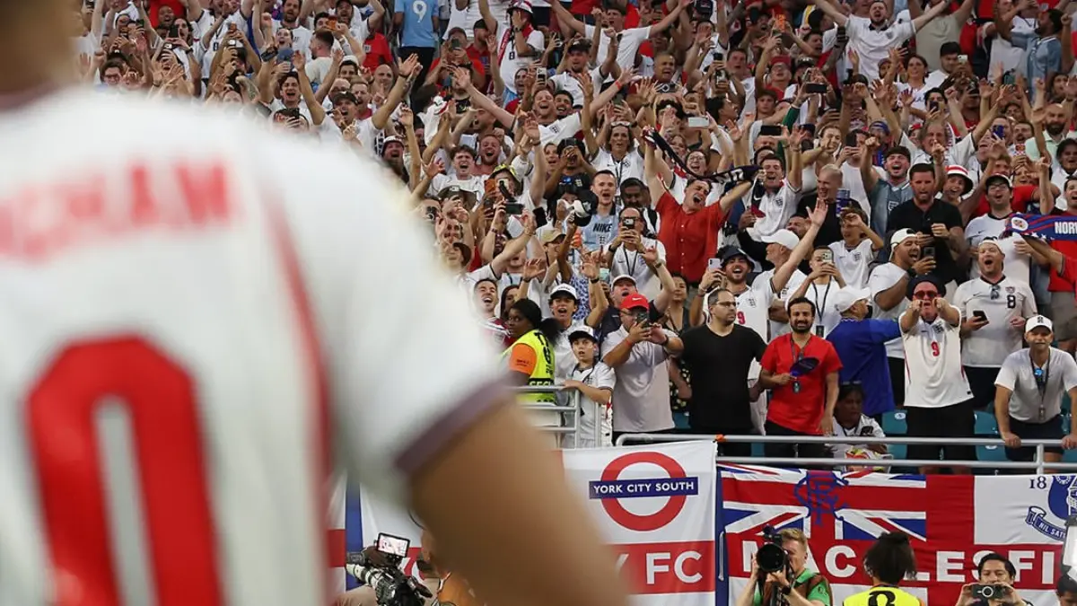 Pemain dan Suporter Timnas Inggris Kompak Nyayikan "Wonderwall" Usia Taklukkan Norwegia di Piala Dunia. (Instagram: england)