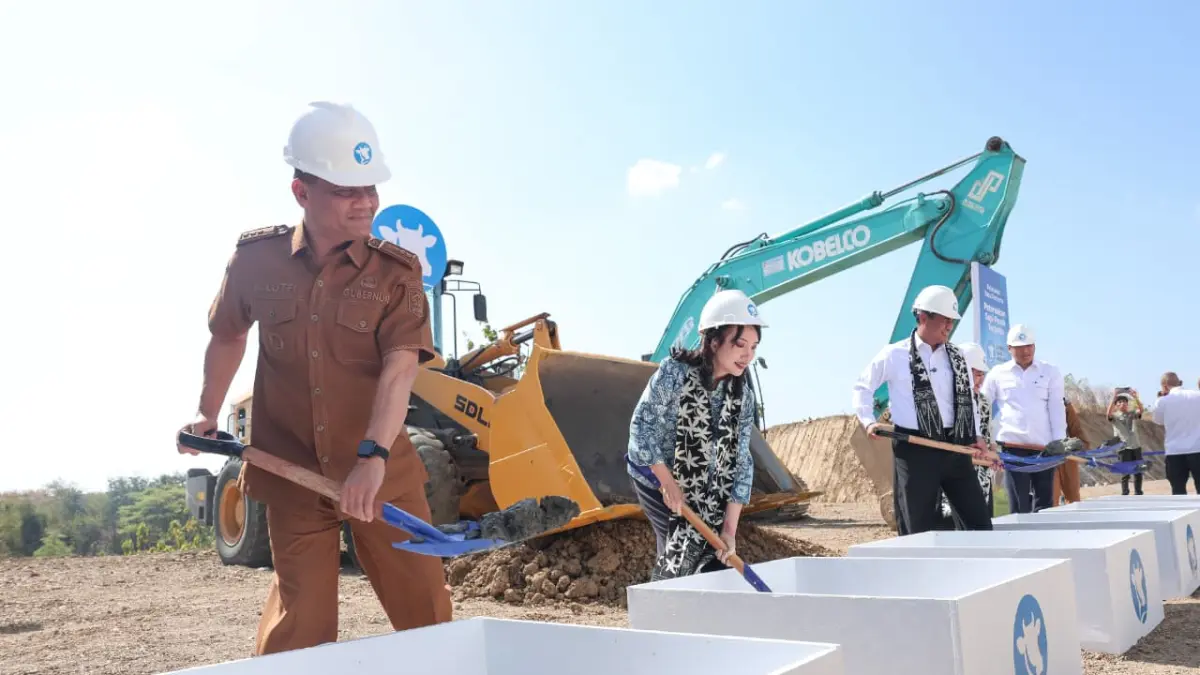 Gubernur Jawa Tengah Ahmad Luthfi hadiri peletakan batu pertama pembangunan peternakan sapi perah terpadu berskala besar dengan kapasitas mencapai 30 ribu ekor mulai dibangun di Desa Karangbale, Kecamatan Larangan, Kabupaten Brebes, Jawa Tengah, Senin (20/7/2026). (DOK.PEMPROV JATENG) 