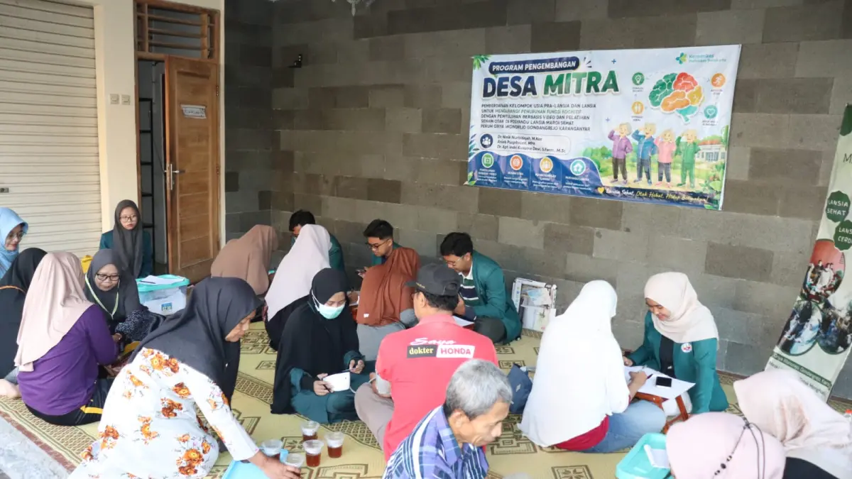 Warga pra-lansia maupun lansia di Posyandu Margi Sehat Perum Griya Wonorejo menghadiri program PPDM dari Poltekkes Kemenkes Surakarta