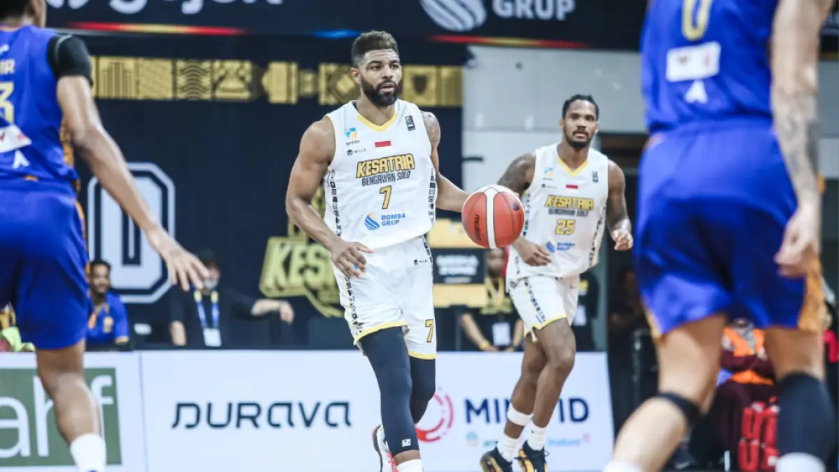 Mike Singletary saat bermain dengan Kesatria Bengawan Solo. (Dok. IBL) 
