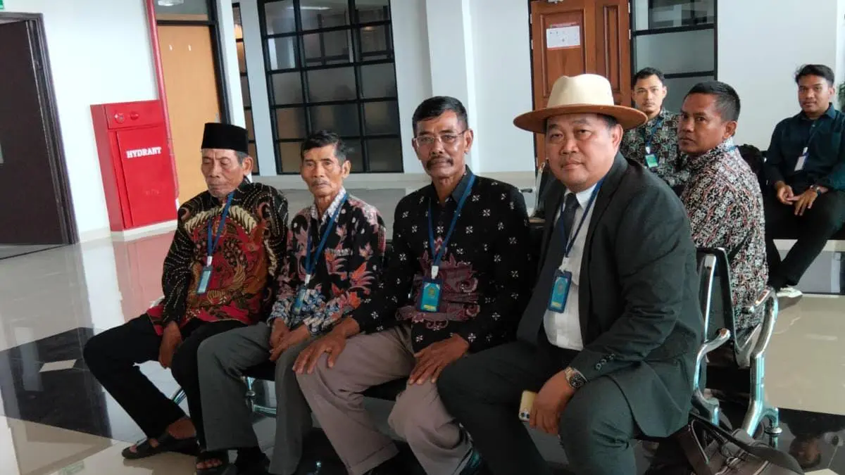 Penggugat gelar Pahlawan Soeharto siap ikuti sidang. (A Christian/Radar Solo)