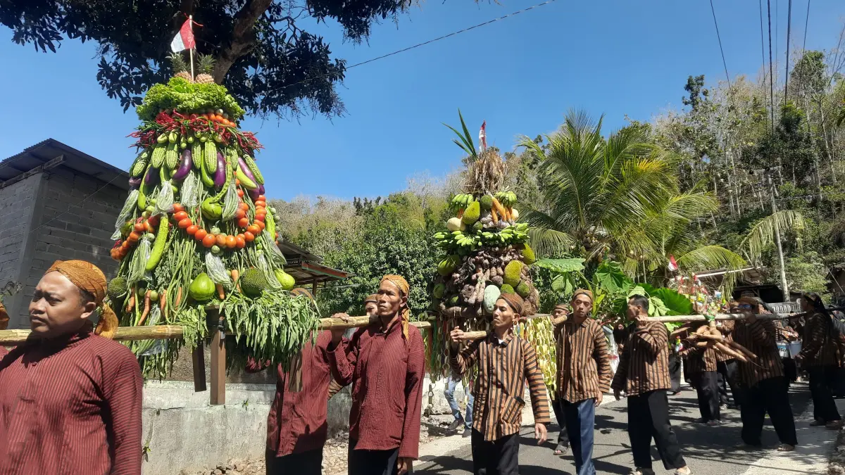 Tradisi Sedekah Bumi di Dusun Guntur Desa Gunturharjo, Kecamatan Paranggupito, Wonogiri, Senin (20/7/2026). (ISTIMEWA) 
