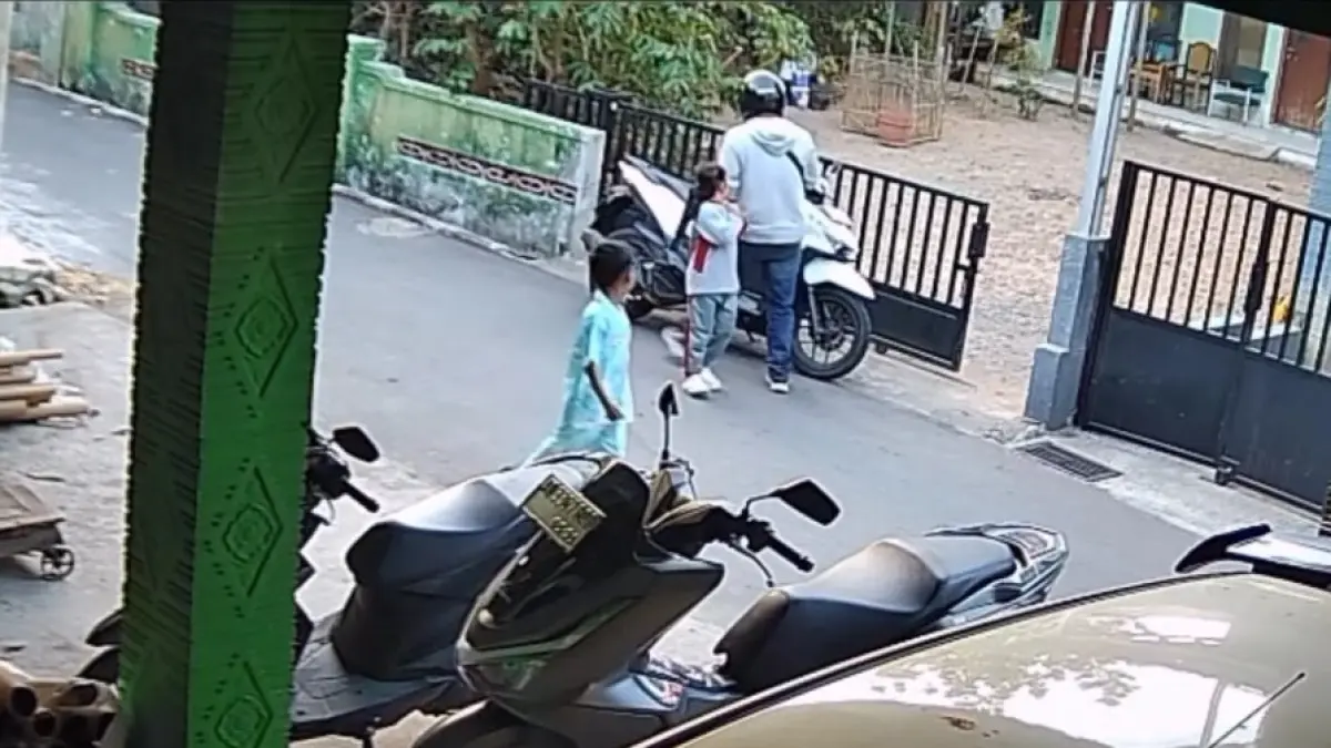 Potongan video CCTV Anak Di Siswodipuran Boyolali mengalami penjambretan (ABDUL KHOFID/RADAR SOLO)