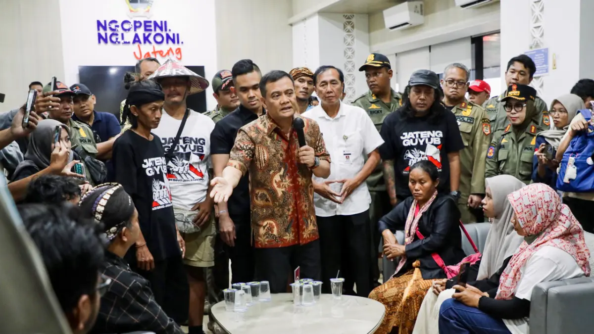 Gubernur Jawa Tengah Ahmad Luthfi menerima perwakilan masyarakat yang terhimpun dalam Jateng Guyub di Rumah Rakyat.