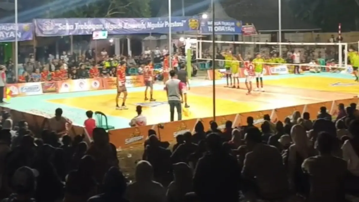 Turnamen bola voli Adidatro Trobayan Cup I di Dukuh Trobayan, Desa Geringging, Kecamatan Sambungmacan, Sragen. (Ahmad Khairudin/Radar Solo)