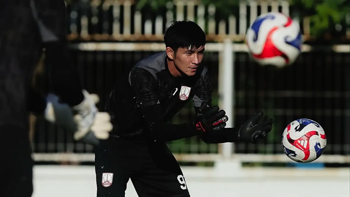 Kiper Persis Solo Mario Pondok saat latihan dengan tim. (Tim Media Persis Solo) 