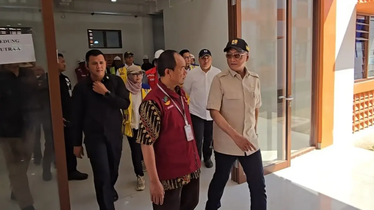 Menteru PU melakukan inspeksi mendadak (sidak) di Sekolah Rakyat Terintegrasi 1 Sragen, Minggu (26/7/2026). (ISTIMEWA) 