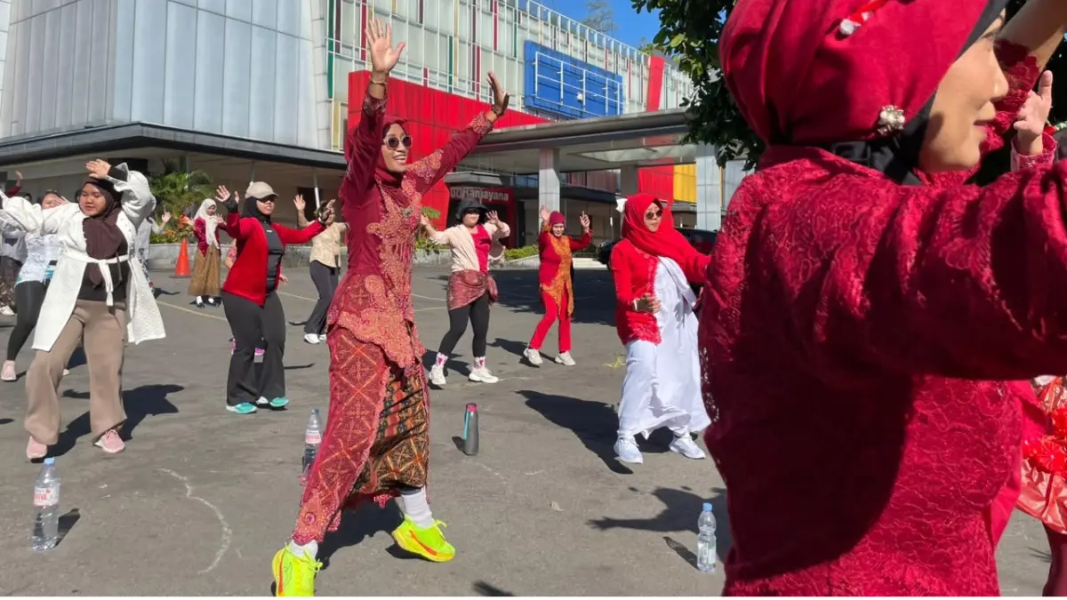 Mercure Solo menggelar kegiatan Zumba Berkebaya yang terbuka untuk masyarakat umum, Jumat (24/7/2026). (DOK.MERCURE SOLO)