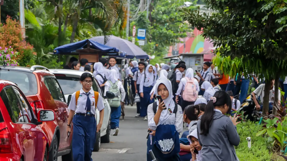 Siswa SMP di Kota Solo pulang sekolah. (M Ihsan/Radar Solo)