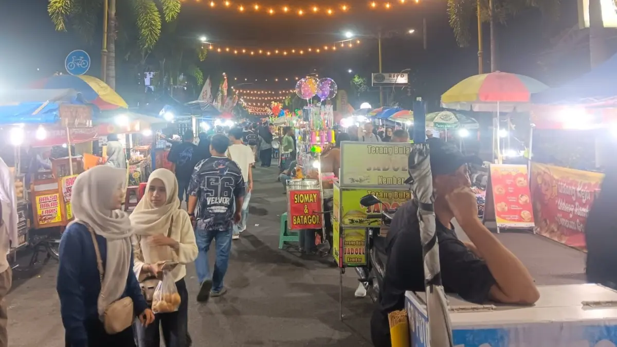 Suasana Car Free Night (CFN) di sepanjang Jalan Pemuda Klaten bersamaan Konser Musik Road to Kilau Raya, Sabtu (25/7/2026). (ANGGA PURENDA/RADAR SOLO)