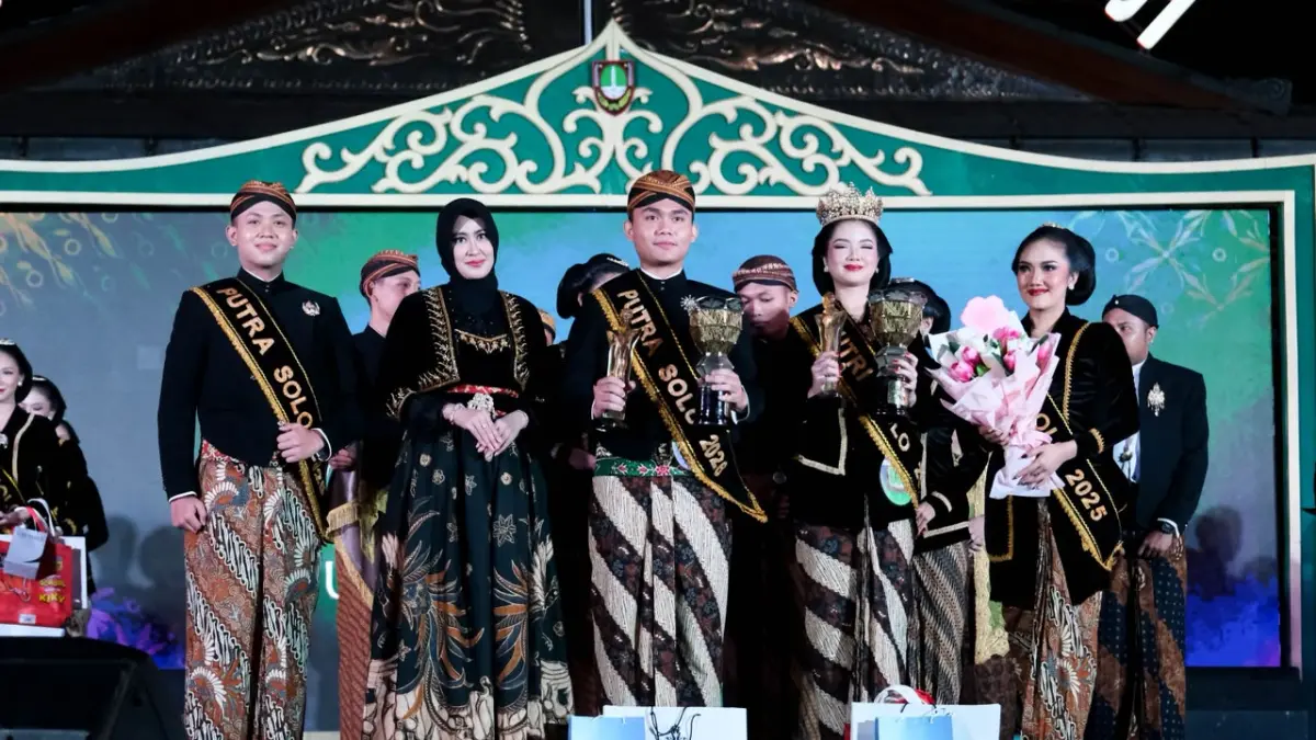 Wawali Astrid Widayani bersama pemenang Putra-Putri Solo. (Humas Pemkot Solo)