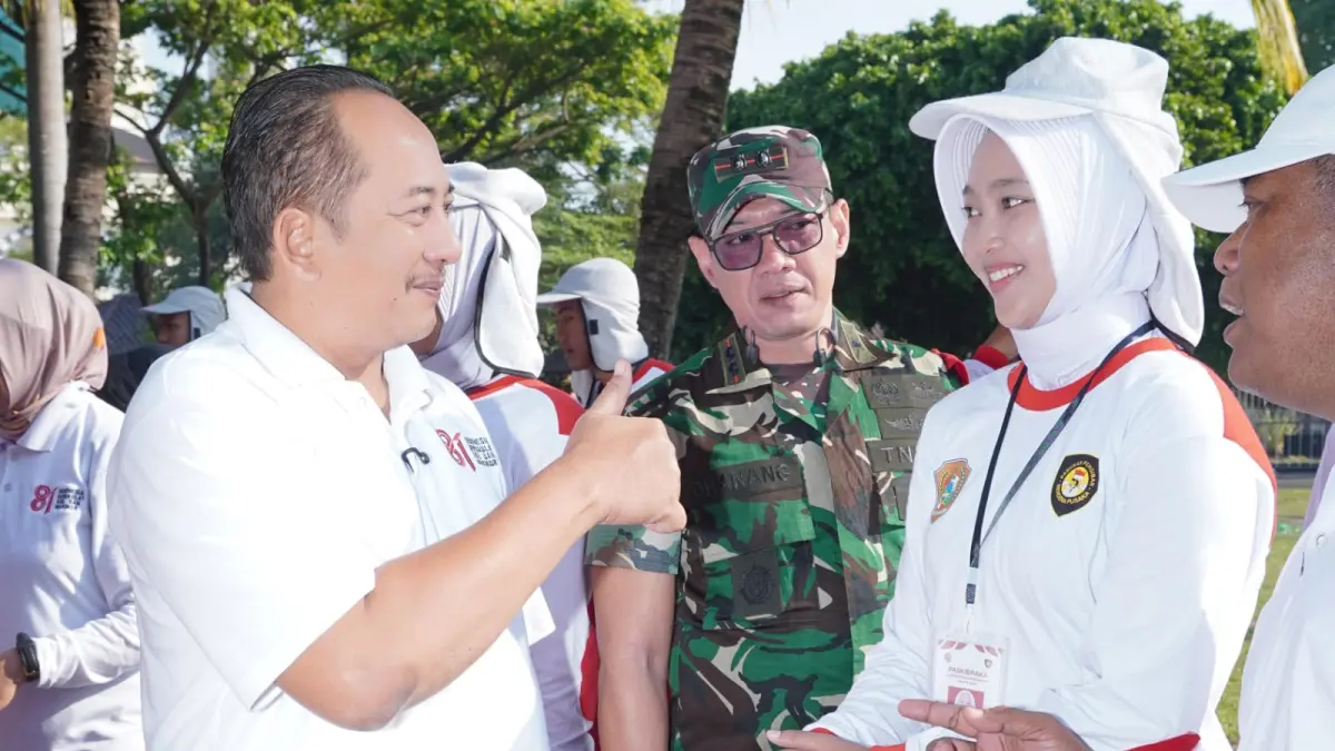 Bupati Karanganyar Rober Christanto membuka pelatihan paskibraka di halaman kantor Bupati Karanganyar, Senin (27/7/2026) pagi. (Rudi Hartono/Radar Solo)