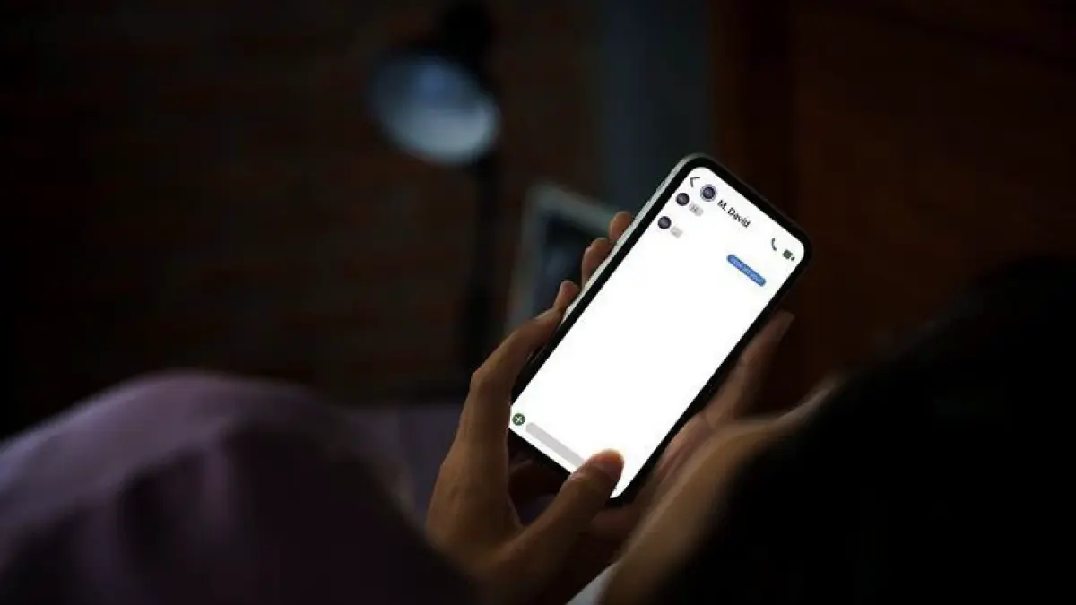 Chat tanpa emoji sering dianggap jutek, padahal belum tentu! Jarang memakai emoji hanyalah soal gaya berkomunikasi dan kebiasaan digital, bukan menandakan kepribadian yang galak.