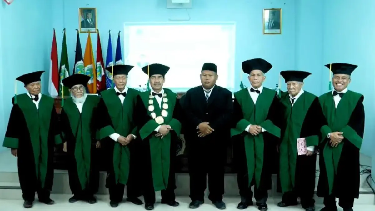 Pengukuhan Udi Kholis sebagai doktor ke-53 Universitas Nahdlatul Ulama (UNU) Surakarta. (ALFIDA NURCHOLISAH/RADAR SOLO)