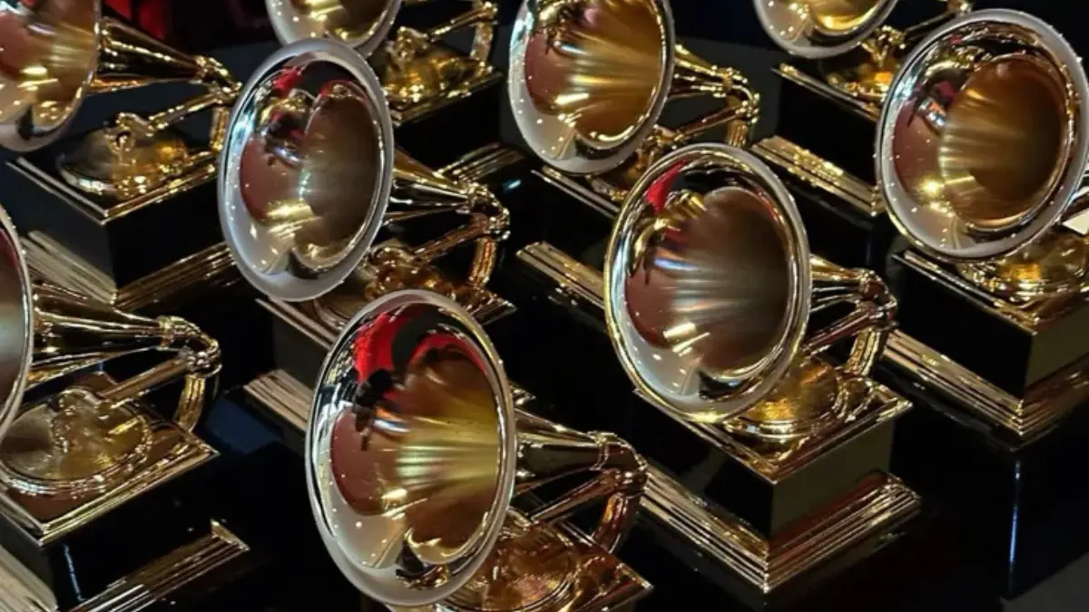 Piala Penghargaan Grammy Awards.