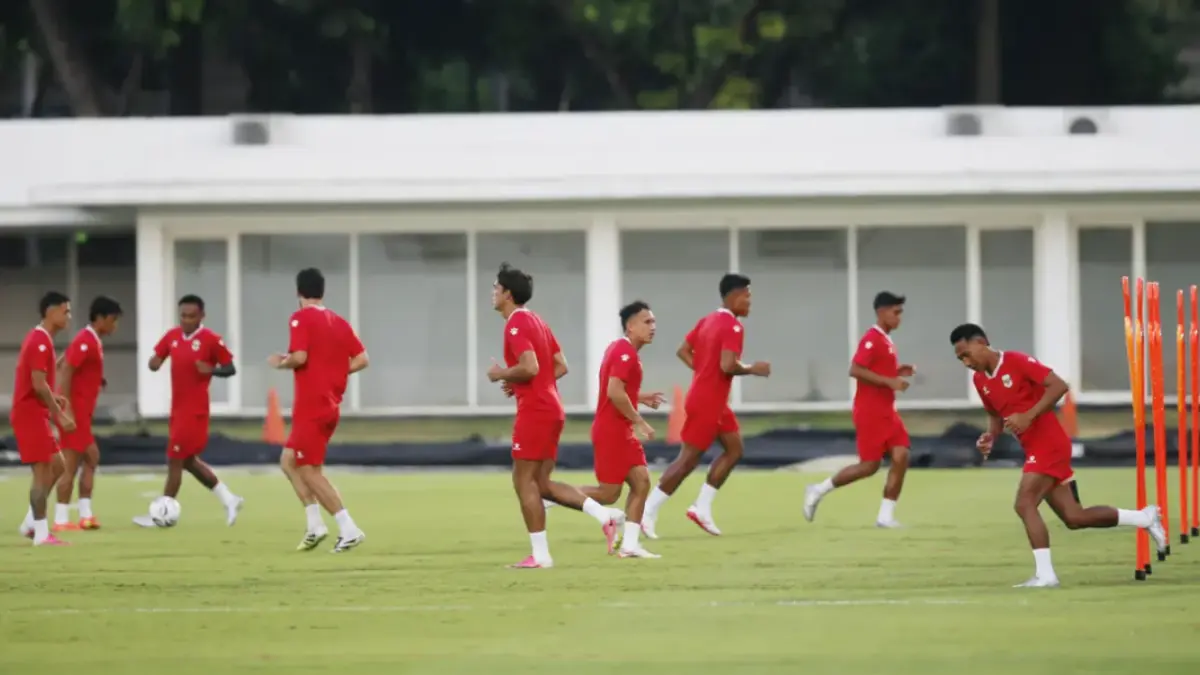 Timnas Indonesia mengikuti sesi latihan di Stadion Madya, Komplek Olahraga Gelora Bung Karno, Jakarta, Minggu (26/7/2026). (Dery Ridwansah/ JawaPos.com)


