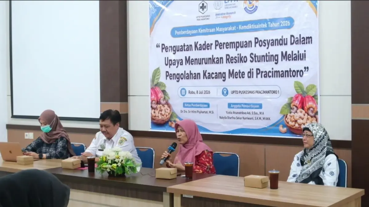 Tim Pengabdian UNS&nbsp;menggelar pelatihan pengolahan kacang mete bagi kader Posyandu di Aula UPTD Puskesmas Pracimantoro I, Kabupaten Wonogiri, Rabu (8/7/2026). (DOK.UNS)