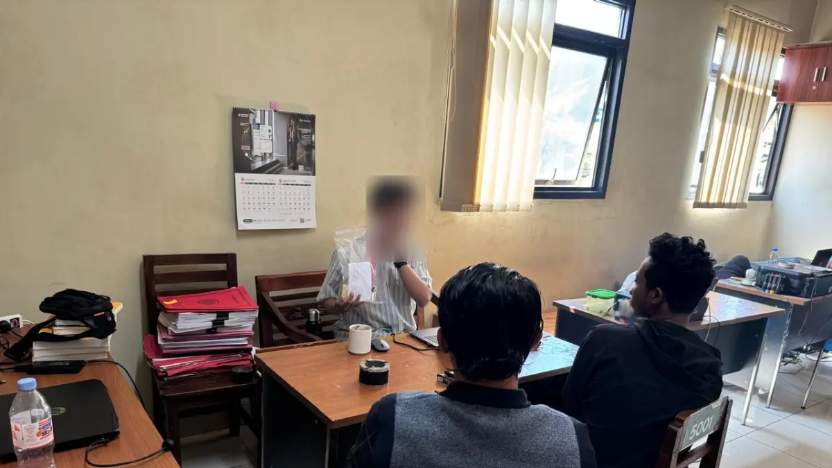 M diamankan Satresnarkoba Polres Sukoharjo usai mengambil paket sabu di Kartasura. (DOK. POLRES SUKOHARJO)