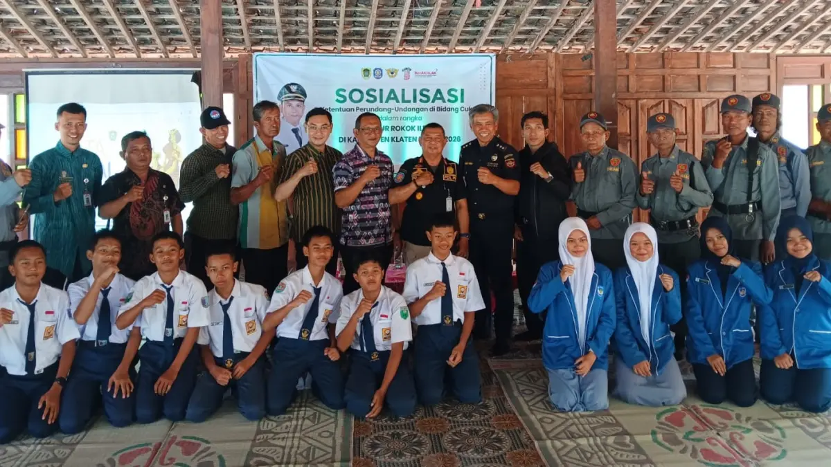 Kegiatan sosialisasi gempur rokok ilegal yang digelar oleh Satpol PP dan Damkar Klaten di Pendapa Umbul Siblarak, Desa Sidowayah, Kecamatan Polanharjo, Kamis (30/7/2026). (Angga Purenda/Radar Solo)