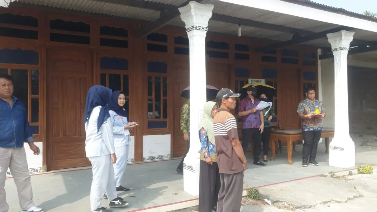PN dan BPN Sragen mengecek lahan sengketa di Desa Jenar, Kecamatan Jenar, Sragen. (Ahmad Khairudin/Radar Solo)