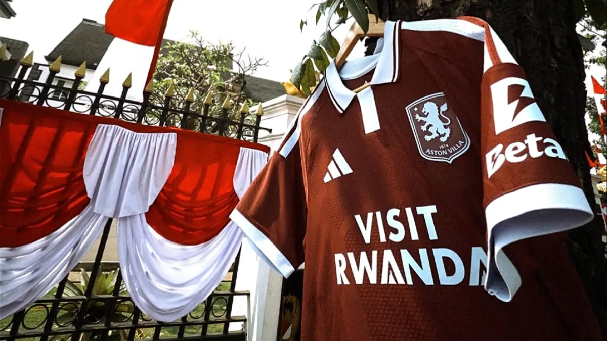 Jersey Aston Villa dalam turnya di Indonesia. (Dok. Aston Villa) 