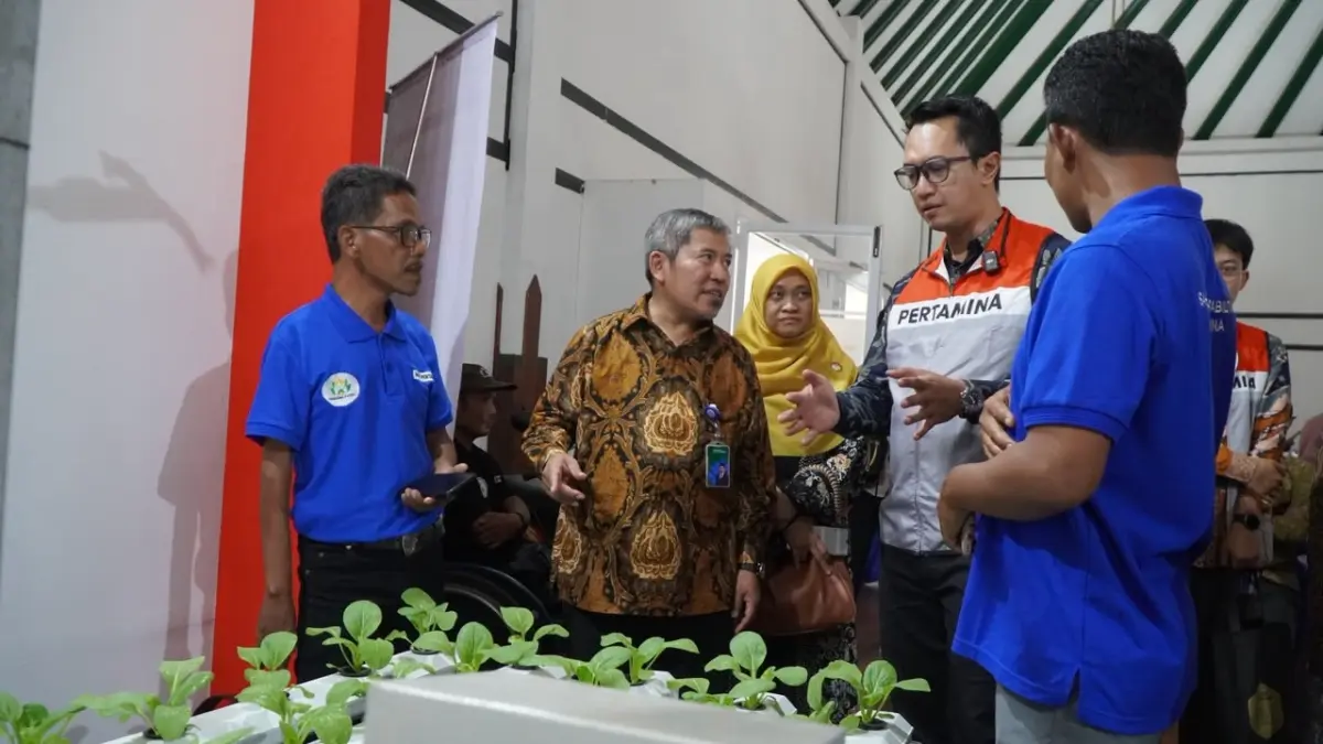 Pertamina Patra Niaga Regional Jawa Bagian Tengah melalui program TJSL Fuel Terminal Boyolali berbagi semangat inklusi dan pemberdayaan melalui karya penyandang disabilitas binaannya dalam kegiatan Pembukaan Pelatihan dan Penempatan Tenaga Kerja Penyandang Disabilitas Kabupaten Boyolali Tahun 2026 di Pendopo Gedhe, Alun-Alun Kidul, Kabupaten Boyolali. (ISTIMEWA)