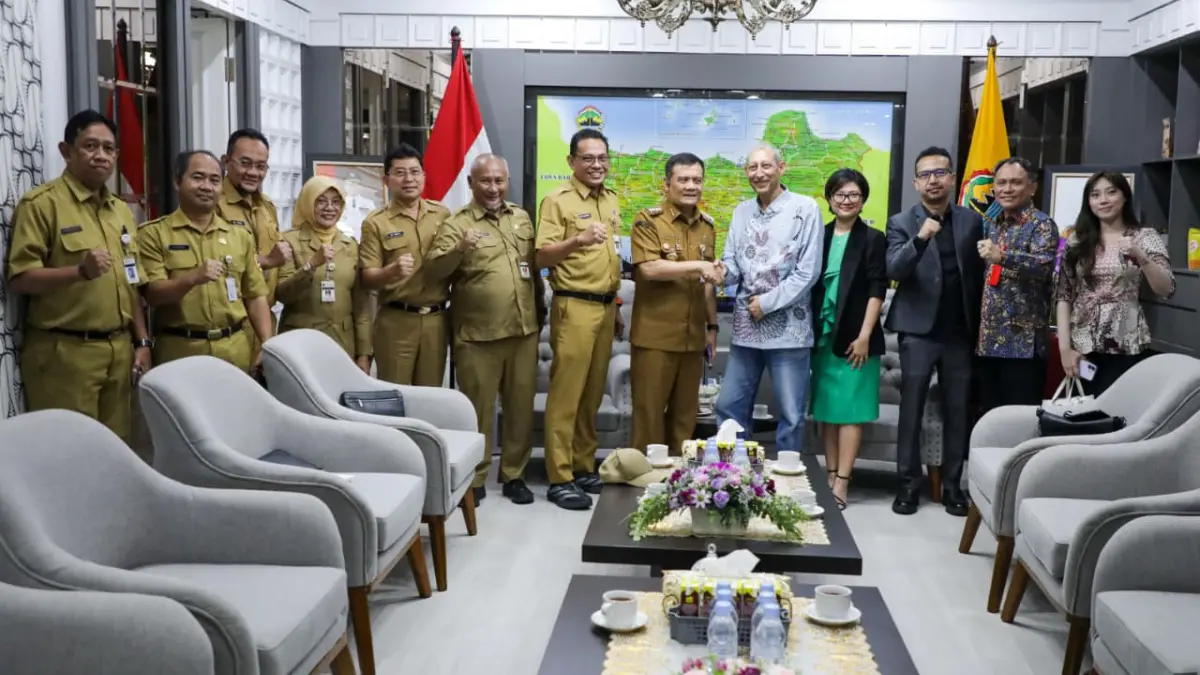 Gubernur Jateng Ahmad Luthfi menerima manajemen perusahaan pengolahan limbah asal Amerika Serikat, Energy Three International (E3i) yang berencana menanamkan investasi di kawasan aglomerasi Soloraya. (DOK.PEMPROV JATENG)