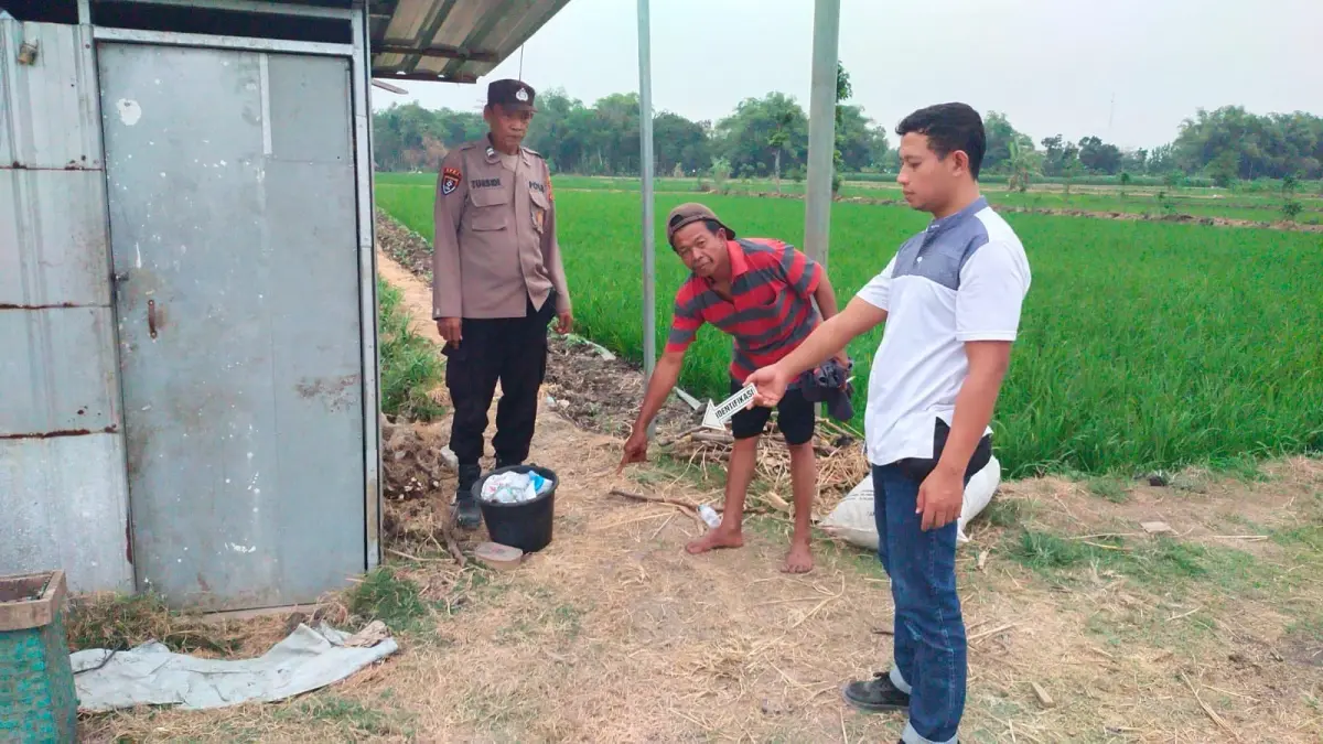 Polisi olah TKP pencurian sepeda motor di area persawahan Dukuh Doyong, Desa Doyong, Kecamatan Miri, Sragen. (Ahmad Khairudin/Radar Solo)