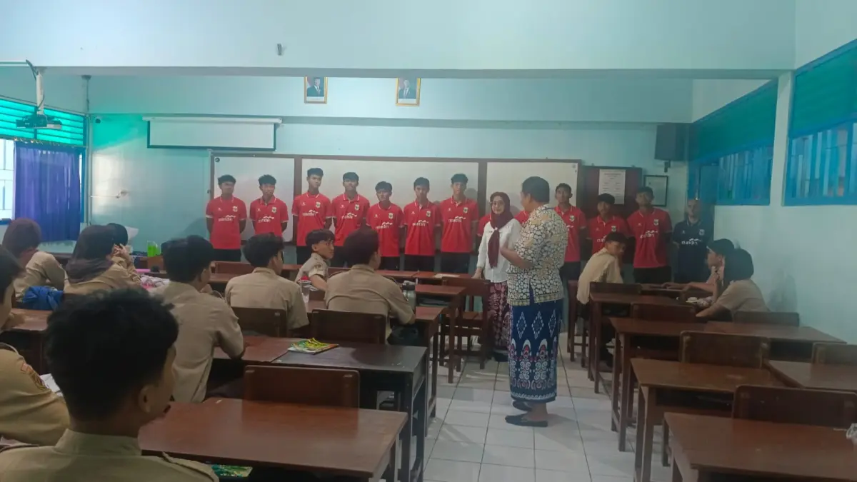 Pemain Timnas U-17 memperkenalkan diri dan siap jalani pembelajaran formal di SMAN 4 Solo. (DOK. SMAN 4 Solo)