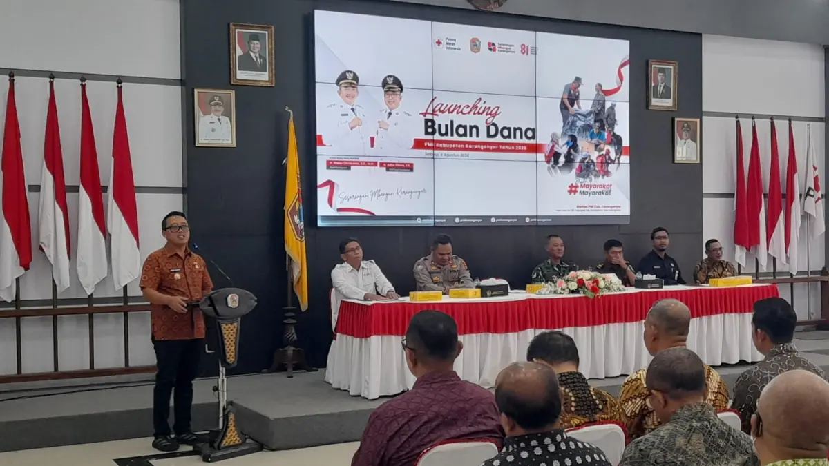 Wakil Bupati Karanganyar Adhe Eliana beri sambutan dalam Bulan Dana PMI. (Rudi Hartono/Radar Solo)