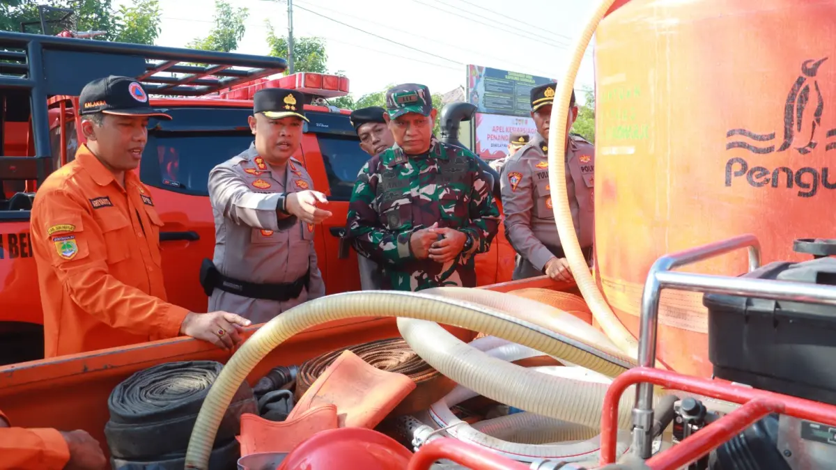 Apel kesiapsiagaan Penanganan Karhutla di Lapangan Presisi Polres Sukoharjo, Rabu pagi (5/8). (IWAN KAWUL/RADAR SOLO)