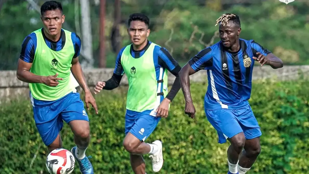 KEMBALI KE RUMAH: Winger Bhayangkara FC Moussa Sidibe saat jalani pemusatan latihan di Boyolali. (TIM MEDIA BHAYANGKARA FC)