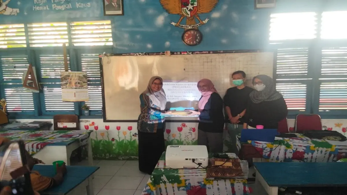 Pengabdian kepada Masyarakat tentang Kesehatan Gigi dan Mulut di SD Negeri Wonosaren Surakarta