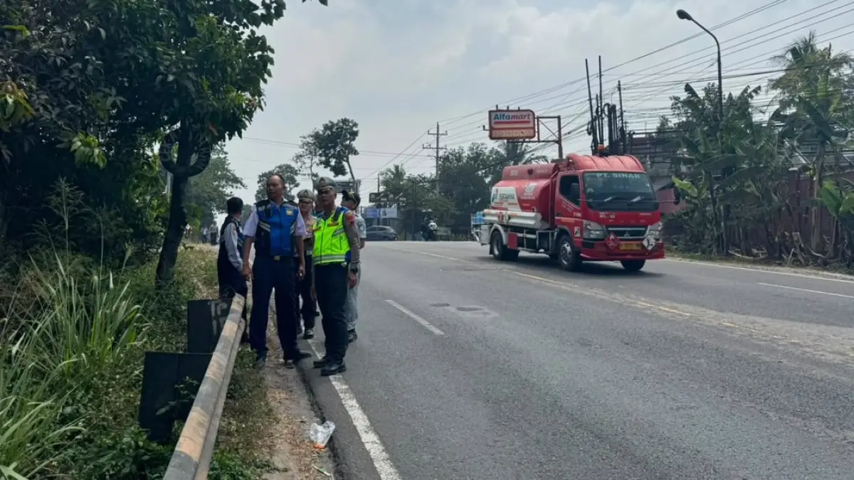 Personel Dishub dan Satlantas Polres Boyolali cek ruas Jalan Nasional Km 1 hingga Km 5 wilayah Penggung, Boyolali, Selasa (4/8/2026). (DOK.DISHUB BOYOLALI)